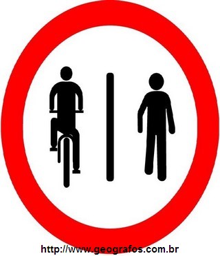 Placa Ciclistas a Esquerda e Pedestres a Direita