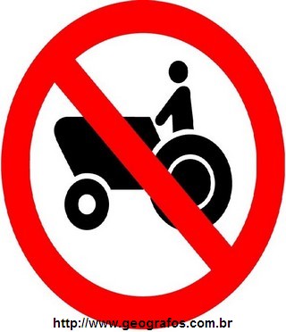 Placa Proibido Trânsito de Tratores e Máquinas