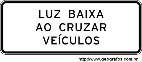 Placa Luz Baixa ao Cruzar Veículos