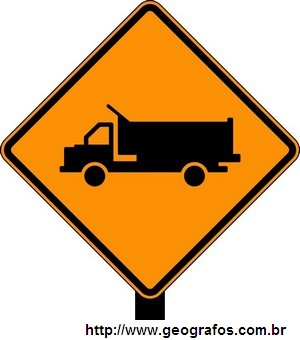 Placa de Obras Caminhões Na Pista